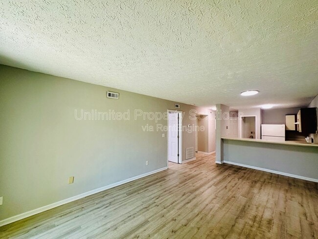 Building Photo - 205 Sunn Aire Ct