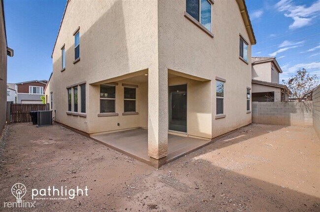 Building Photo - 4 br, 2.5 bath House - 12042 W Fillmore St...