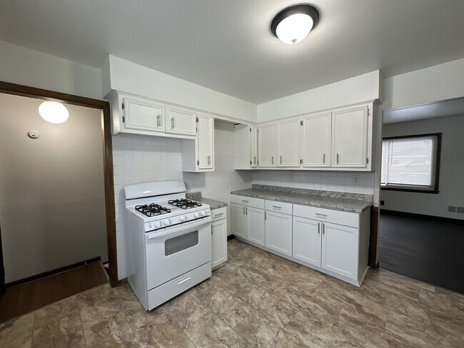 Building Photo - 6528 W Lawn Ave