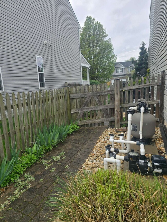 Building Photo - A bright and comfortable 1-bedroom, 1-bathroom basement apartment in Walkersville with everything...