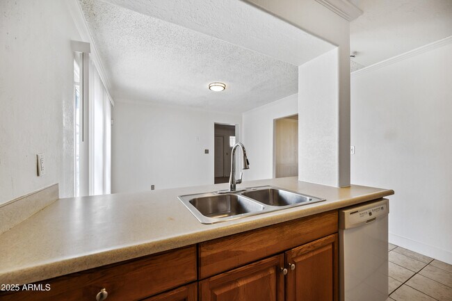 Building Photo - 2208 N 47th Ln