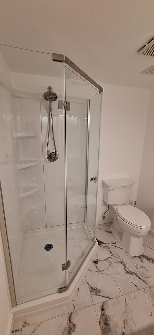 Building Photo - Luxurious 2-Bed, 2-Bath Condo with Spectacular Views and Designer Upgrades in Kirkland!!