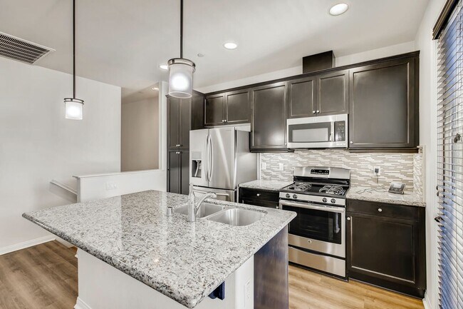 Primary Photo - Amazing 2Bd/2Ba Townhouse with 1 car attac...