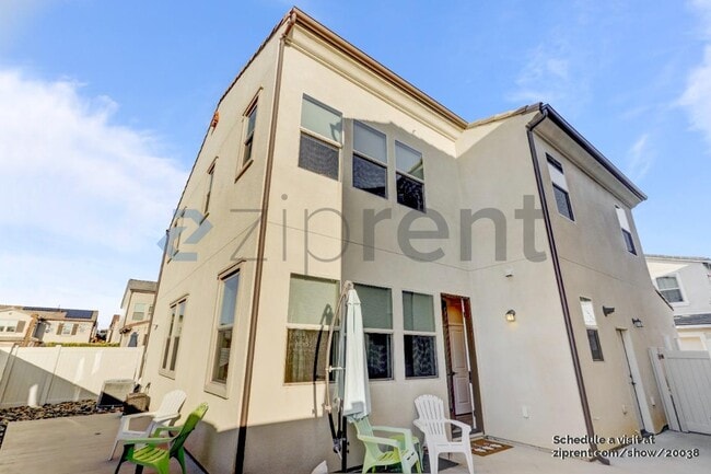 Building Photo - 635 Merit Dr