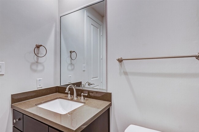 Building Photo - 2209 Chenevert St