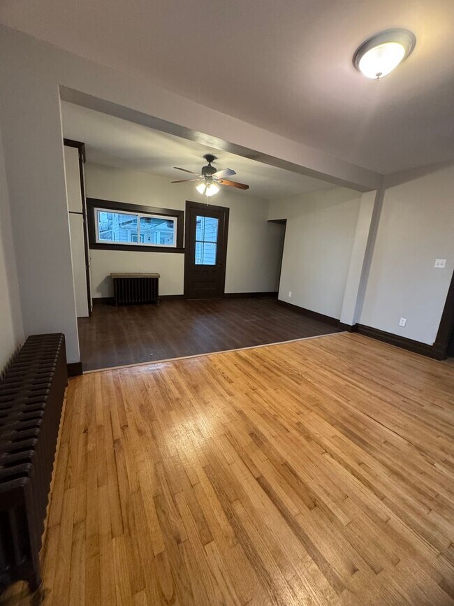 Building Photo - 9612 Bowman St