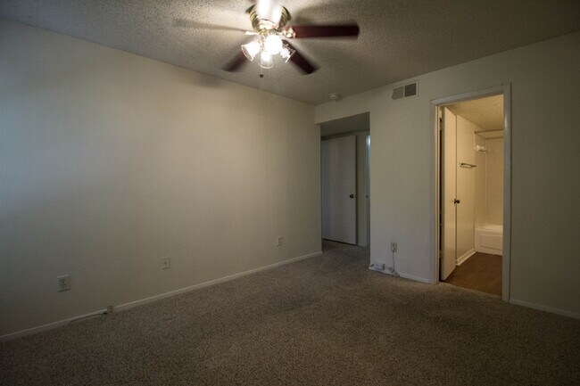 Building Photo - 218 N Texas Blvd