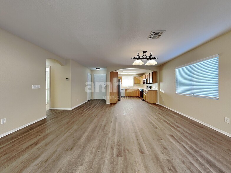 Building Photo - 2605 S Devonna Ln