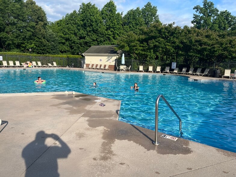 Building Photo - 16213 Peachmont Dr