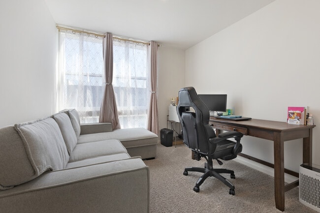 Building Photo - 2251 Parkside Dr