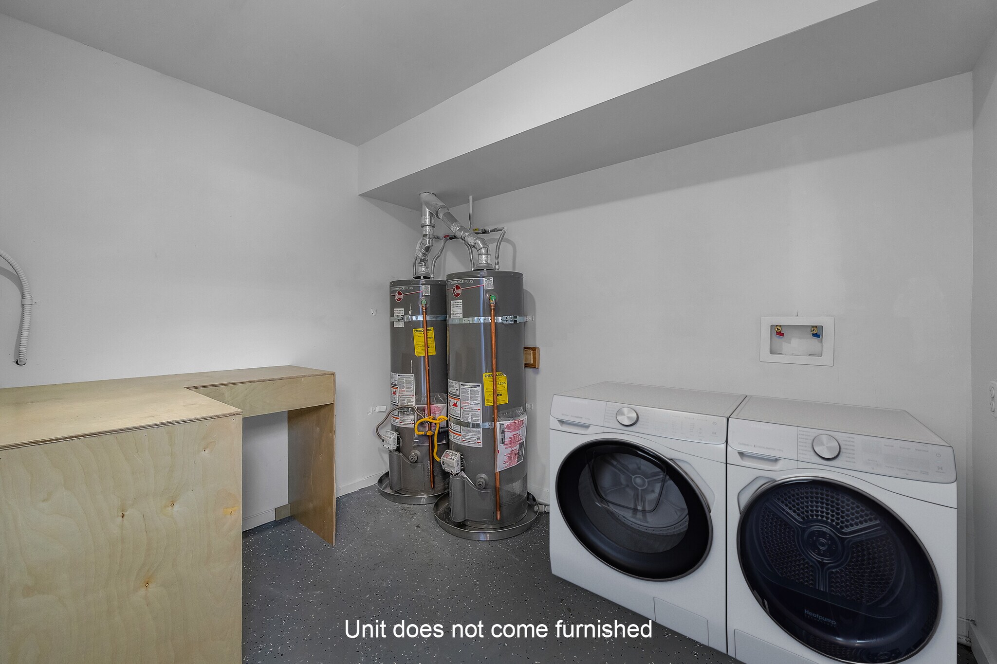 Laundry room - 905 Manhattan Beach Blvd