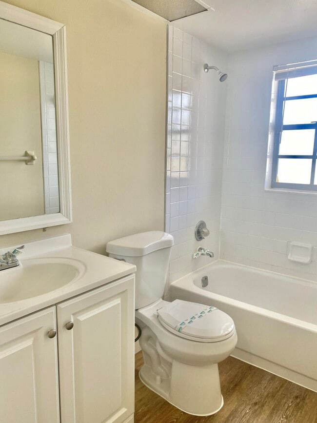 Building Photo - 4325 Oak Terrace Dr