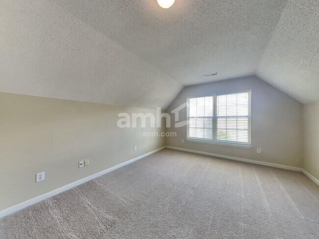 Building Photo - 720 Waterbrook Ln