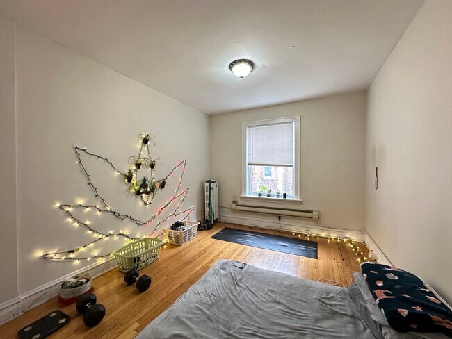 Building Photo - 918 Green Bay