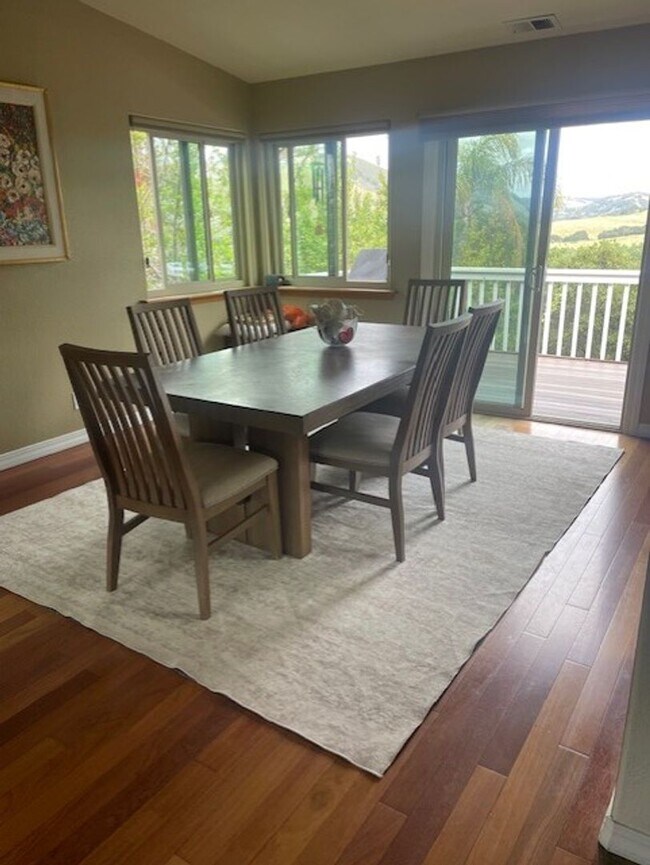 Building Photo - Charming 3 Bedroom 2.5 Bath home in Pismo Heights