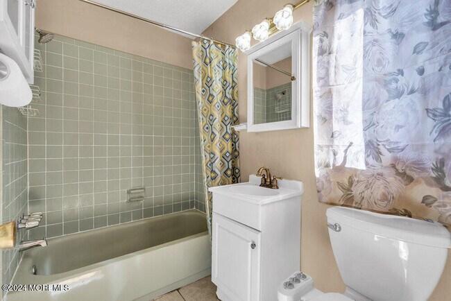 Building Photo - 691 Sussex Ct