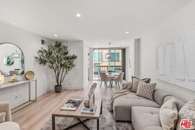 Building Photo - 10747 Wilshire Blvd