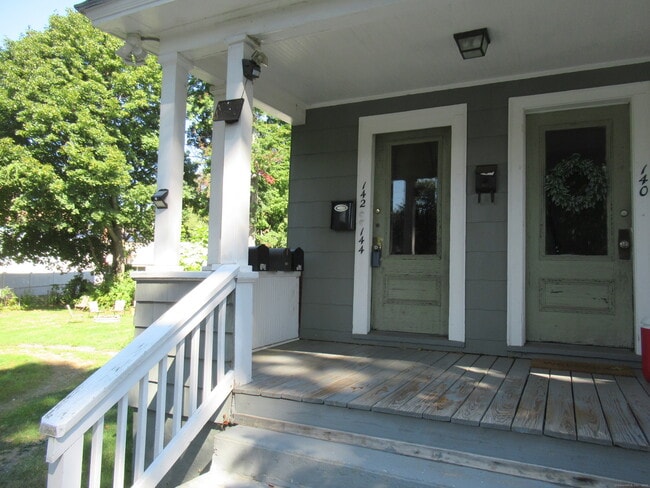 Building Photo - 144 Disbrow St