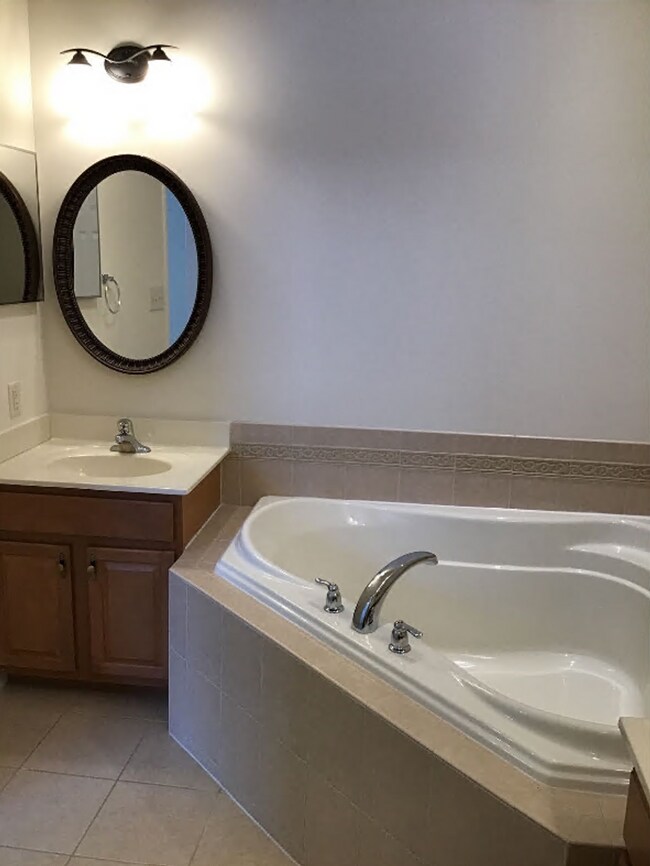 Building Photo - 3-bedroom, 2.5-bathroom Townhome