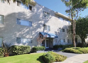 13951 Moorpark St - The New Yorker