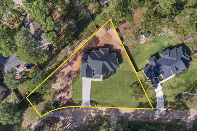 Building Photo - 15109 Paradise Ct