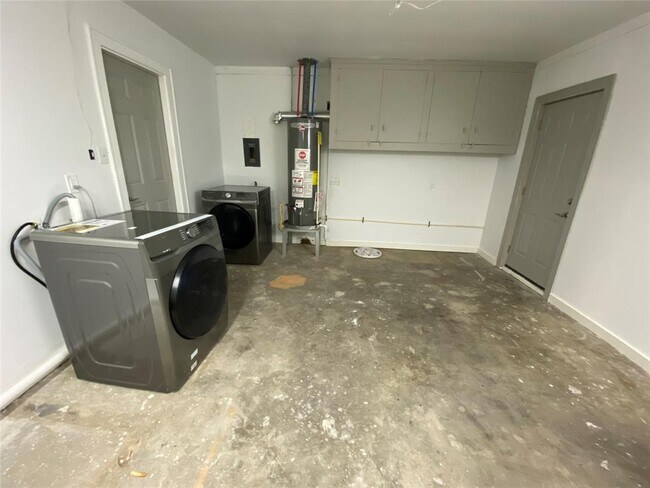 Building Photo - 3229 Westridge St