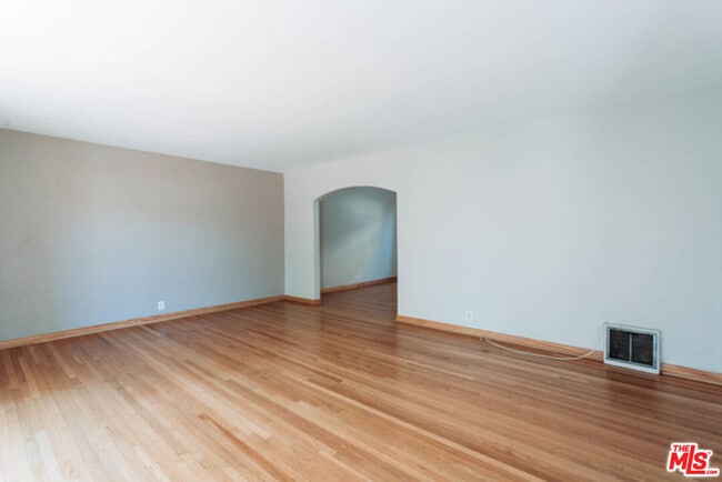 Building Photo - 10961 Strathmore Dr