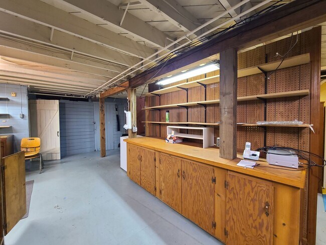 Building Photo - Charming 3-Bedroom, 2-Bathroom Home in South Haven, MI