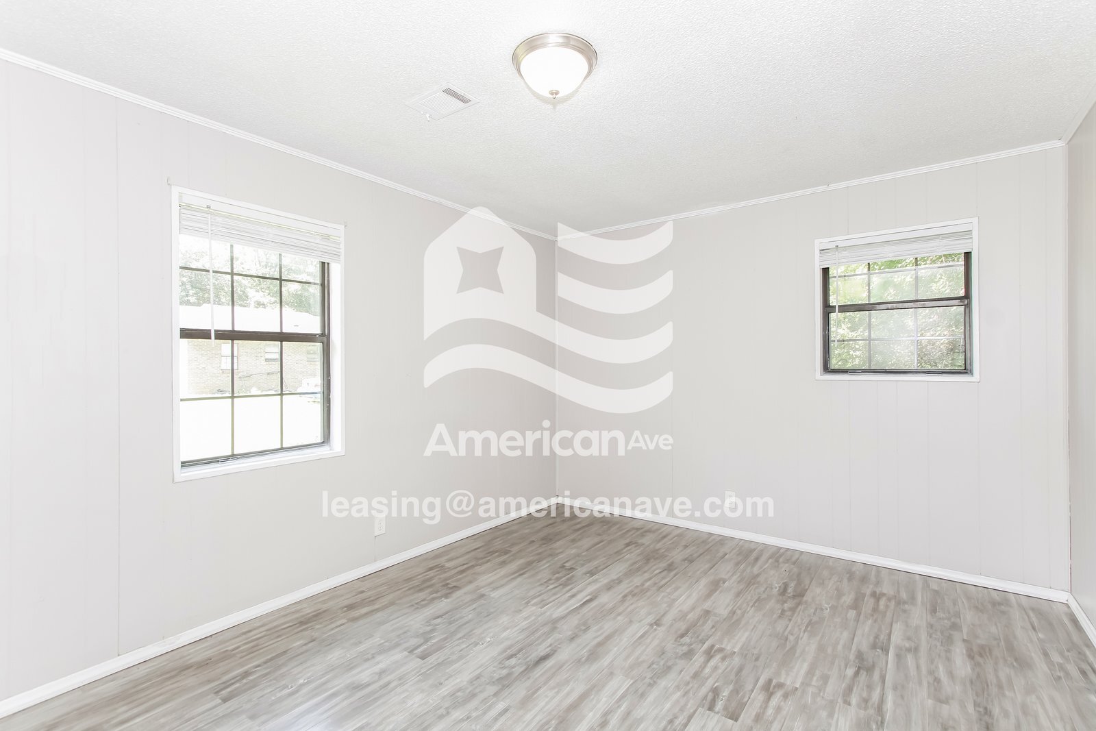 Building Photo - 700 Kester St