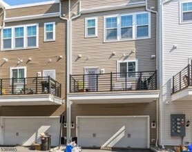 Building Photo - 38 Bond St