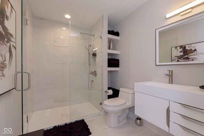 Building Photo - 429 W 86th St