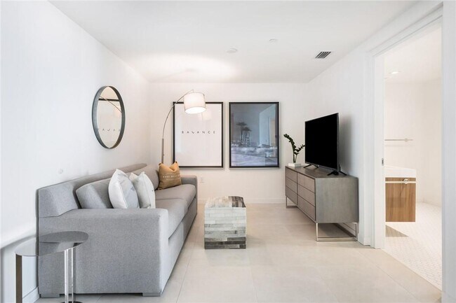 Building Photo - 401 N Birch Rd