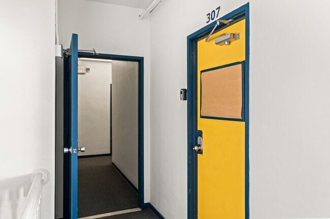 Building Photo - 832 Hilgard Ave