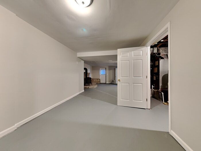 Building Photo - 657 Shore Dr