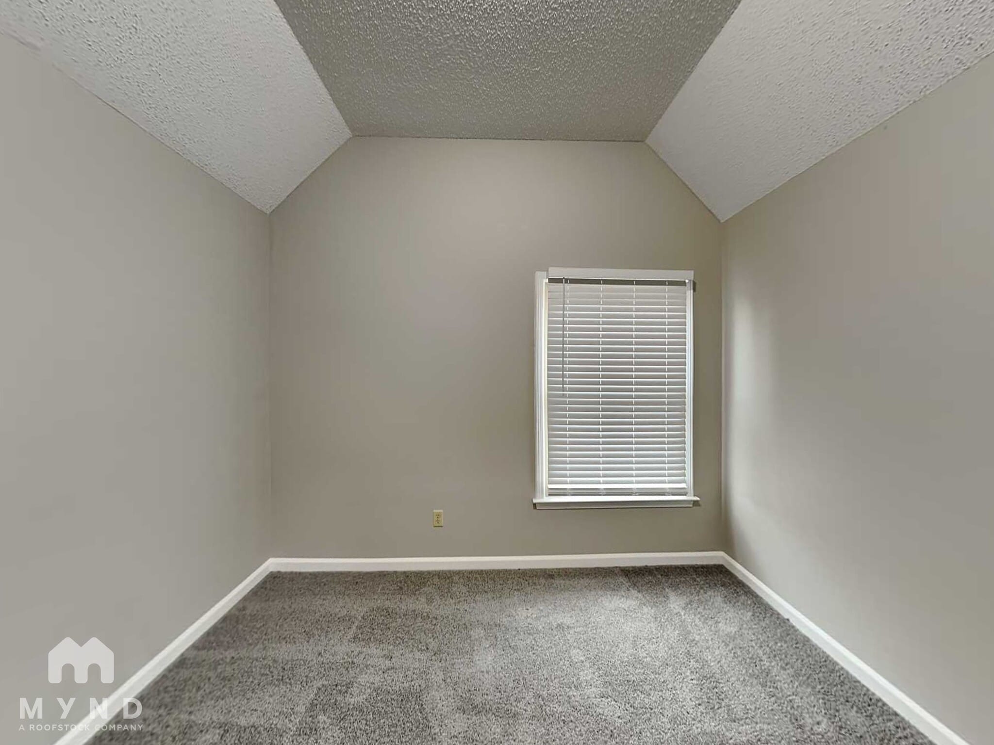 Building Photo - 4569 Falkland Dr