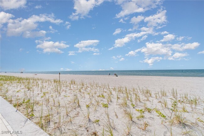 Building Photo - 3443 Gulf Shore Blvd N