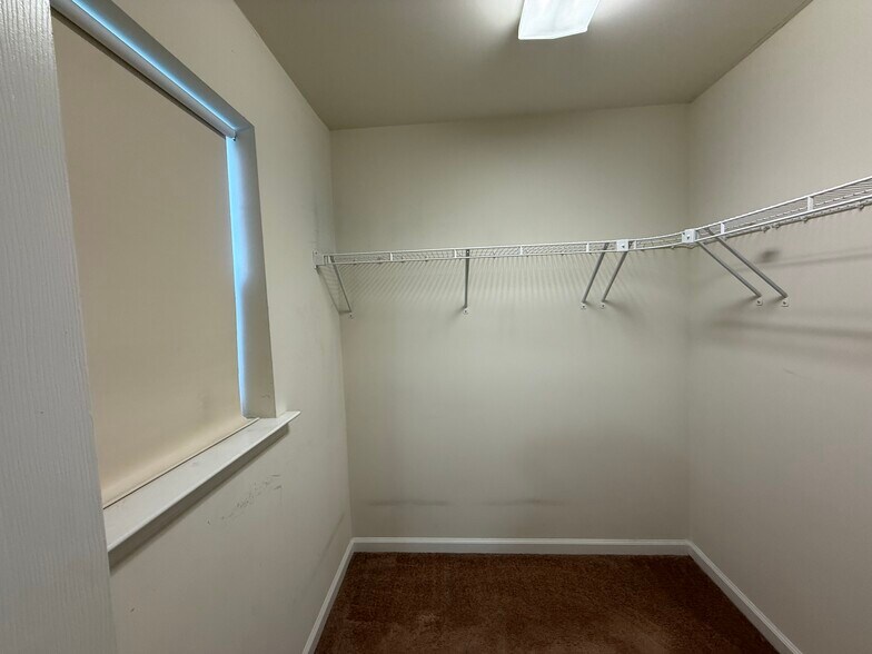 Building Photo - 1504 Crest Park Ct