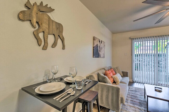 Building Photo - 3915 W 8th St