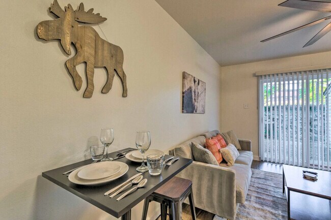 Primary Photo - 3915 W 8th St