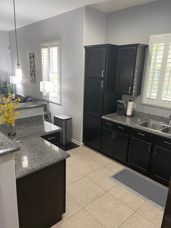 Kitchen - 124 N California St