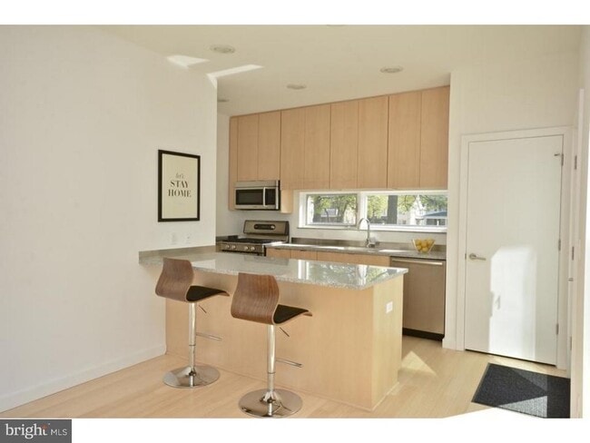 Building Photo - 11 Greenview Ave