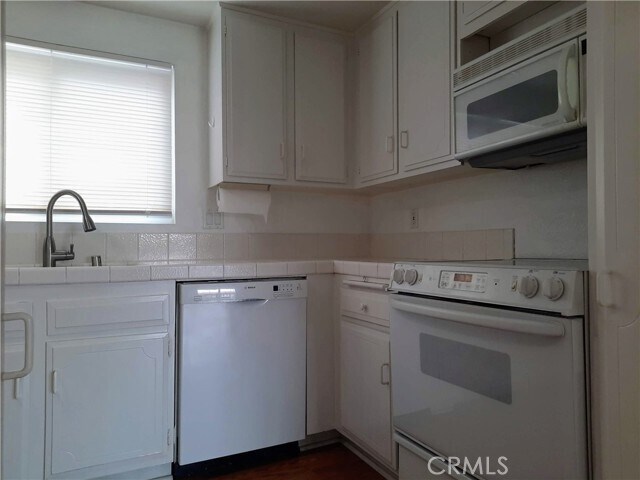 Building Photo - 2403 Via Mariposa W