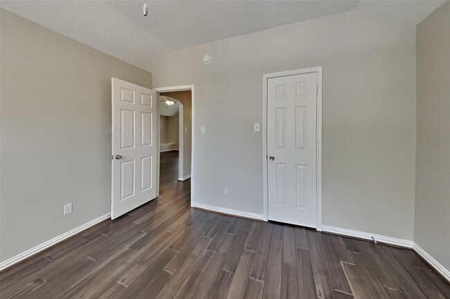 Building Photo - 1703 Calmar Dr