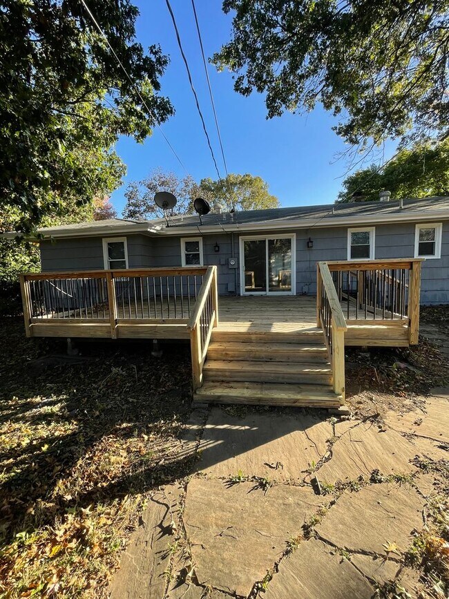 Building Photo - NEW ON THE MARKET– Charming 3bd/1ba Ranch ...