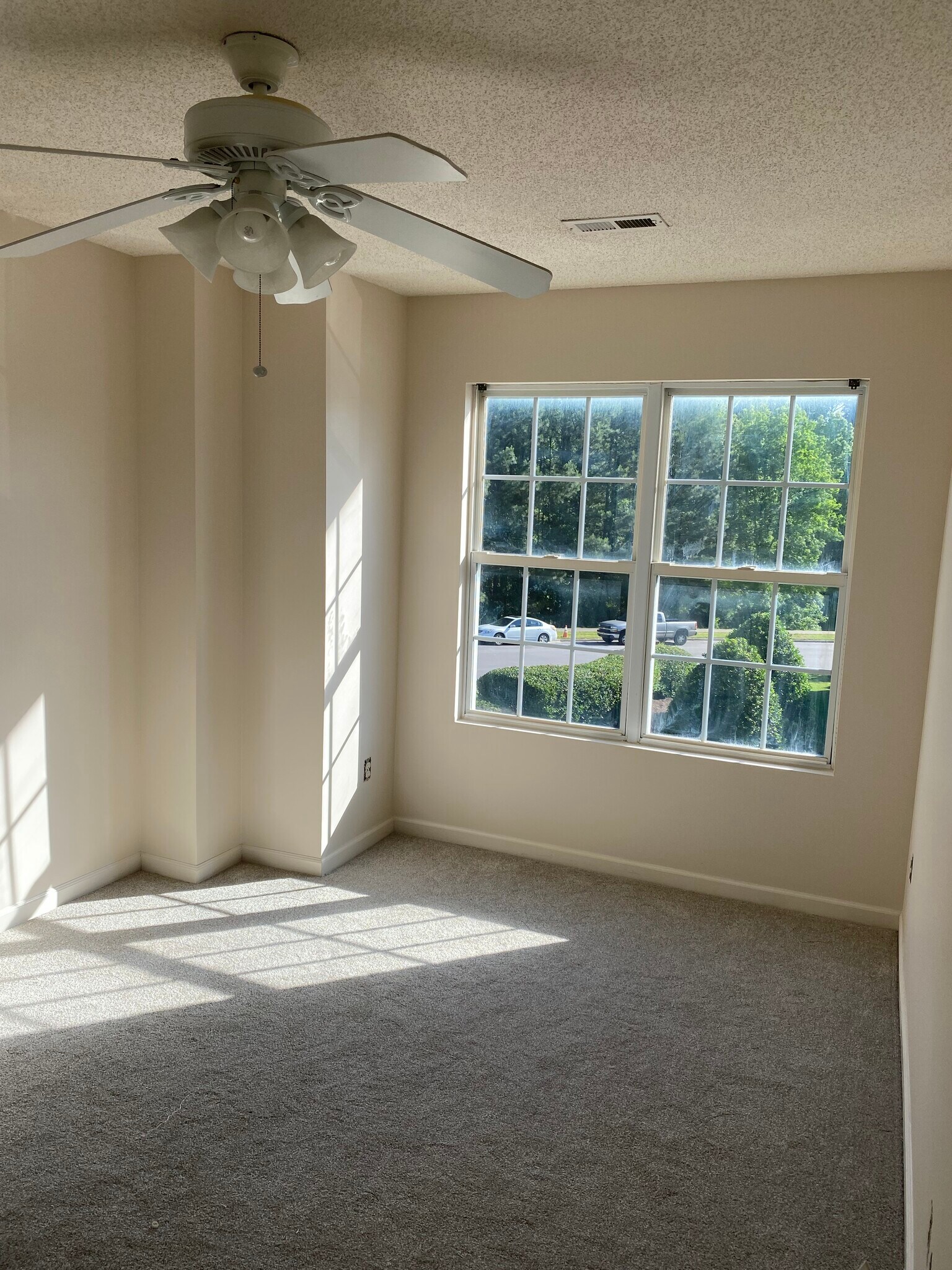 Building Photo - 102 Watertree Ln