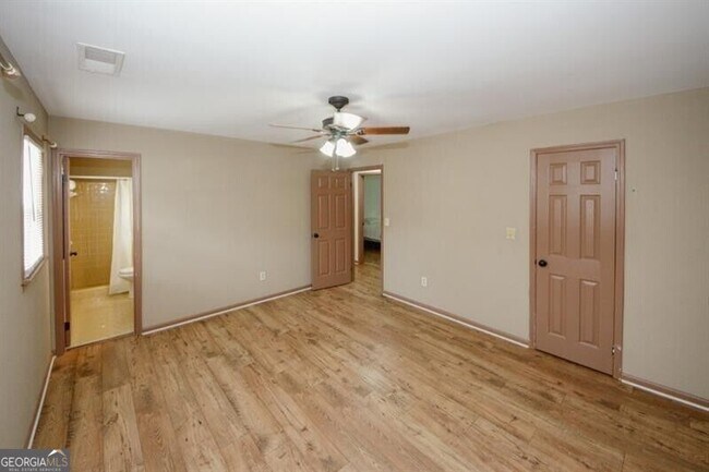 Building Photo - 4033 Scenic Mountain Dr SW