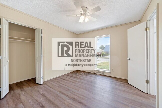 Building Photo - 902 Arrowhead Dr