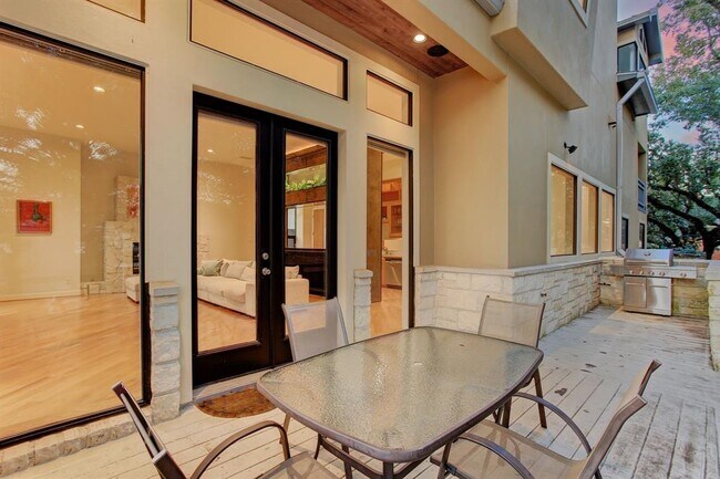 Building Photo - 5002 Milam St