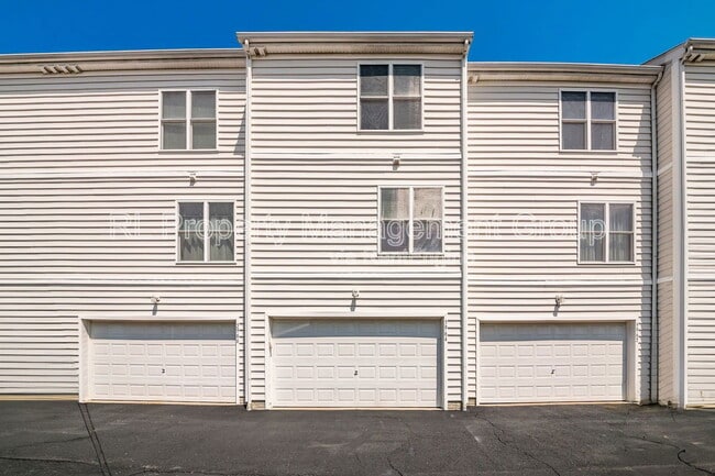 Building Photo - 5964 Woodshire Dr