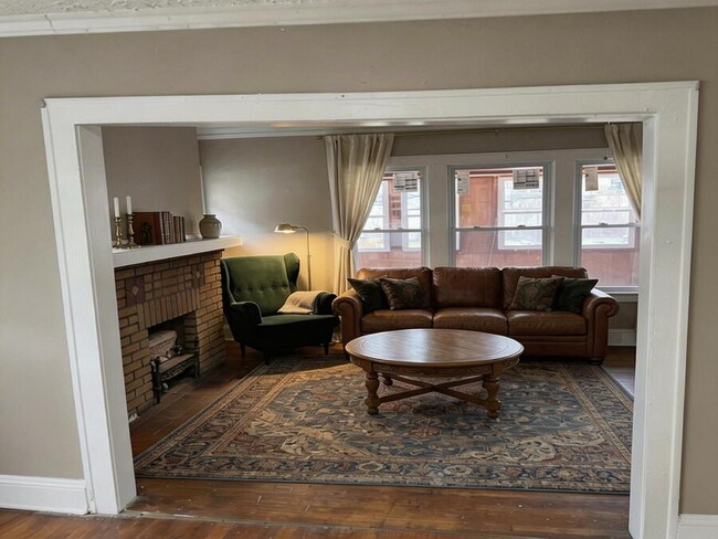 Building Photo - 3658 E 143rd St